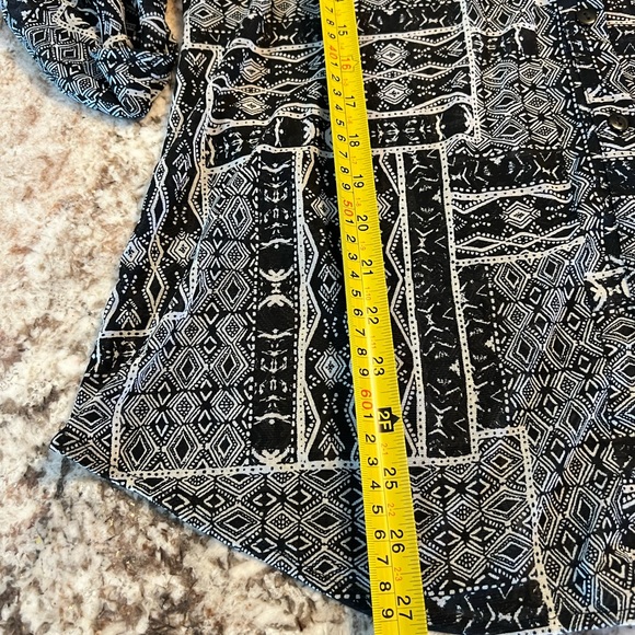 XL Eden & Olivia Patterned Button Down Top Black White Long Sleeve Shirt Women’s - Picture 3 of 9